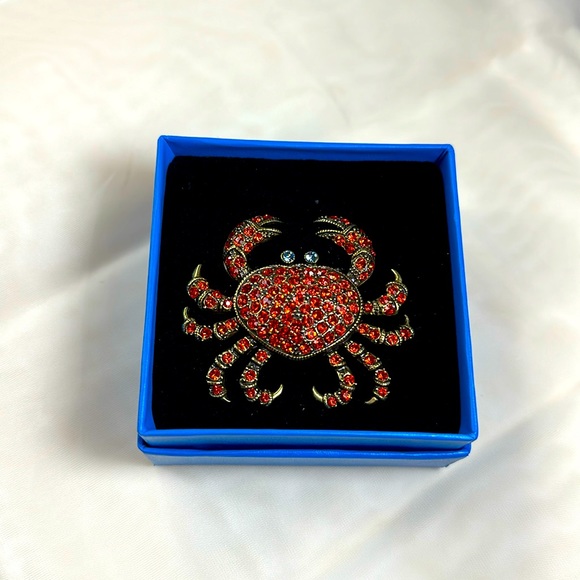 Heidi Daus pin brooch lapel Crustacean Crab New! - Picture 2 of 8